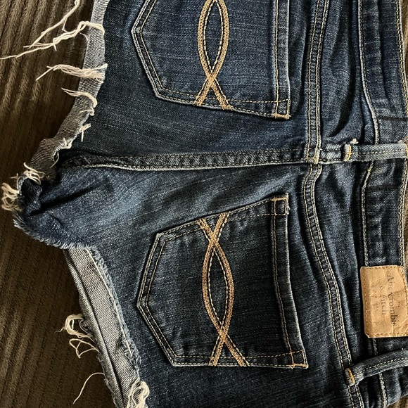 Girls Jean shorts from Abercrobie - Picture 3 of 4